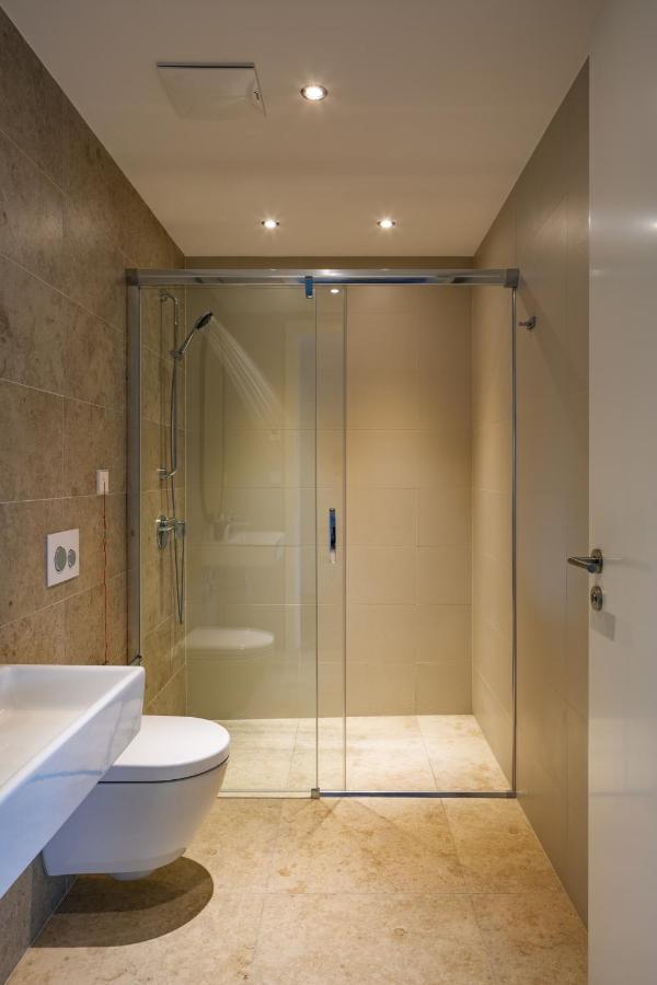 Airy & Stylish Flat In Smichov By Days Apartament *