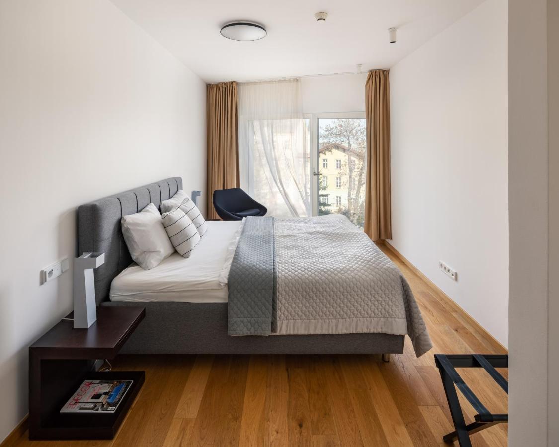 Airy & Stylish Flat In Smichov By Days Apartament *